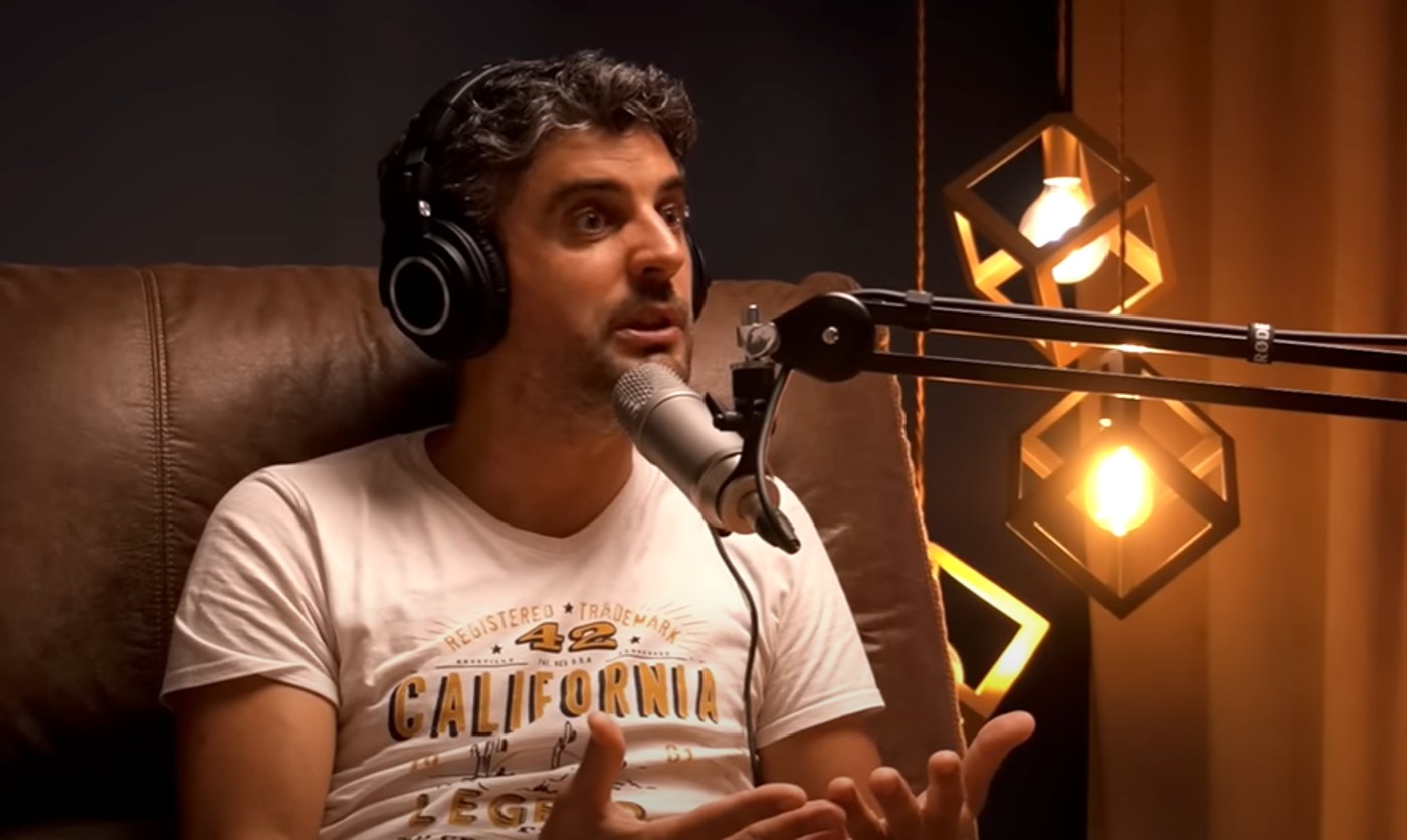 Râsul care rănește: cazul Bob Rădulescu și stereotipurile romilor în comedie